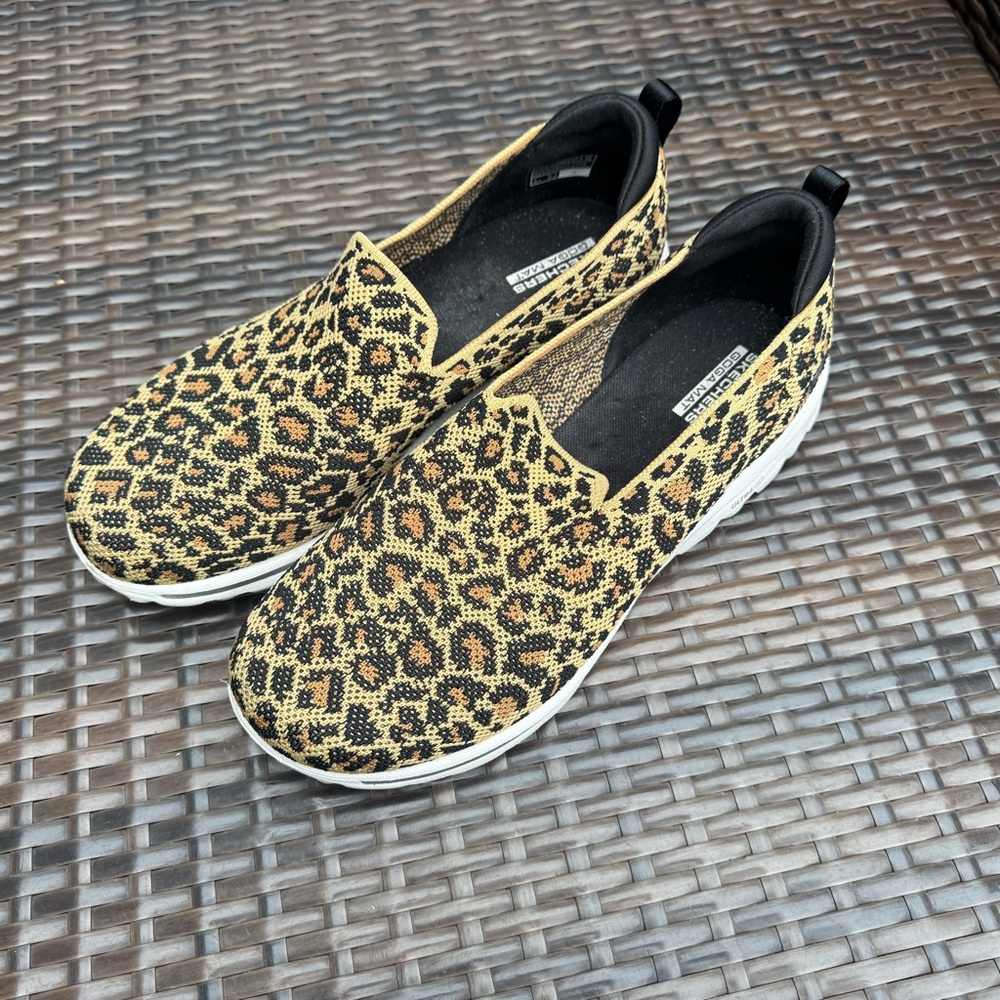 Sketchers Slip-Ons